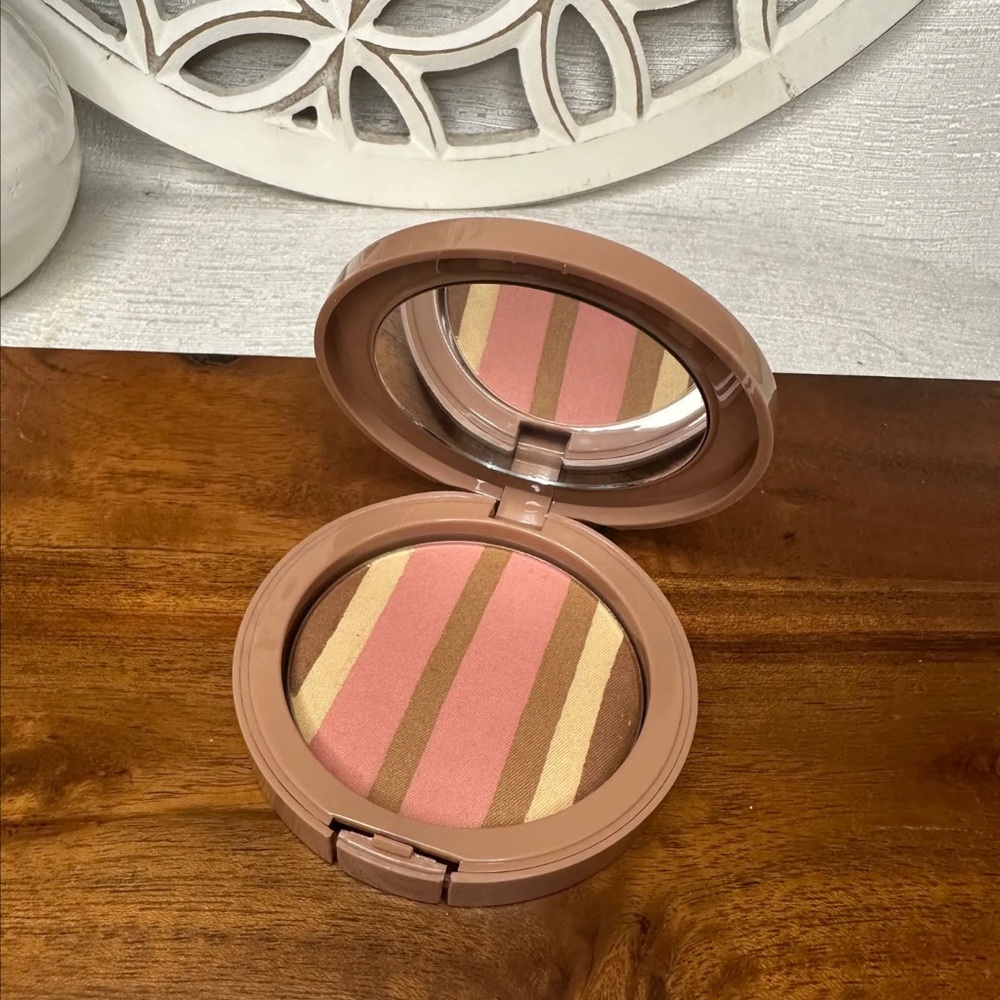 Belle by Kim Gravel Striped Blush Compact